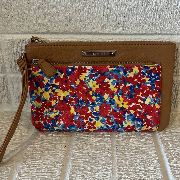 Nine West Wristlet - Picture 14 of 15